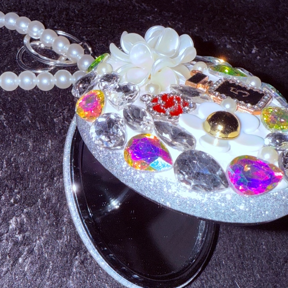 Beautiful Silver Compact Mirror Handbag Charm